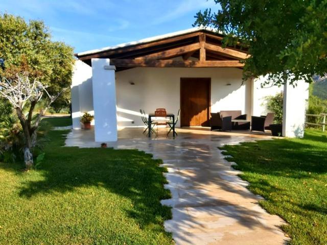 Villa Alba Esclusiva Villa Con Piscina A Sfioro E Vista Mozzafiato Sul Mare Cugnana Bagian luar foto