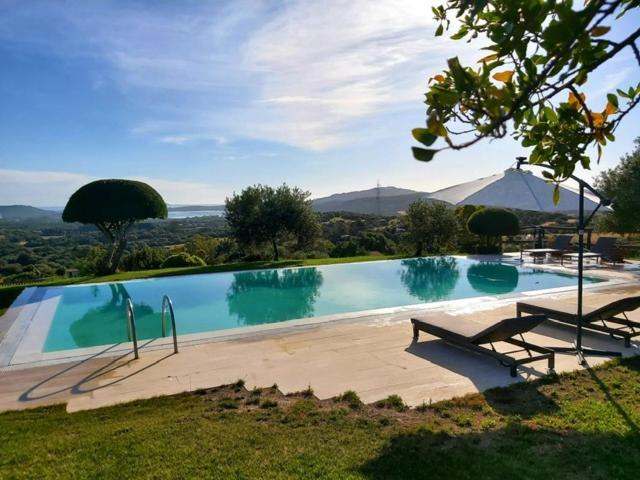Villa Alba Esclusiva Villa Con Piscina A Sfioro E Vista Mozzafiato Sul Mare Cugnana Bagian luar foto