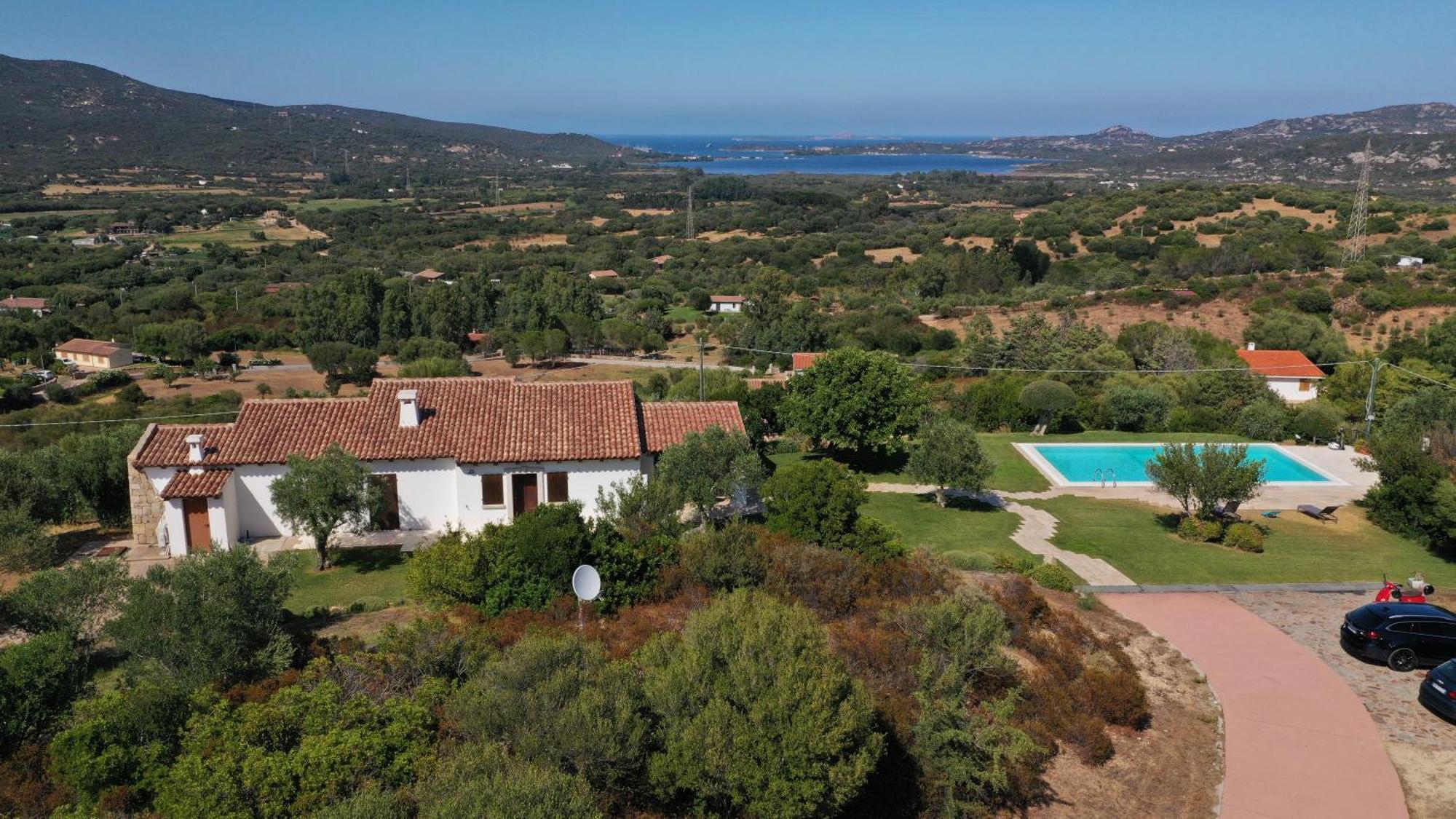 Villa Alba Esclusiva Villa Con Piscina A Sfioro E Vista Mozzafiato Sul Mare Cugnana Bagian luar foto