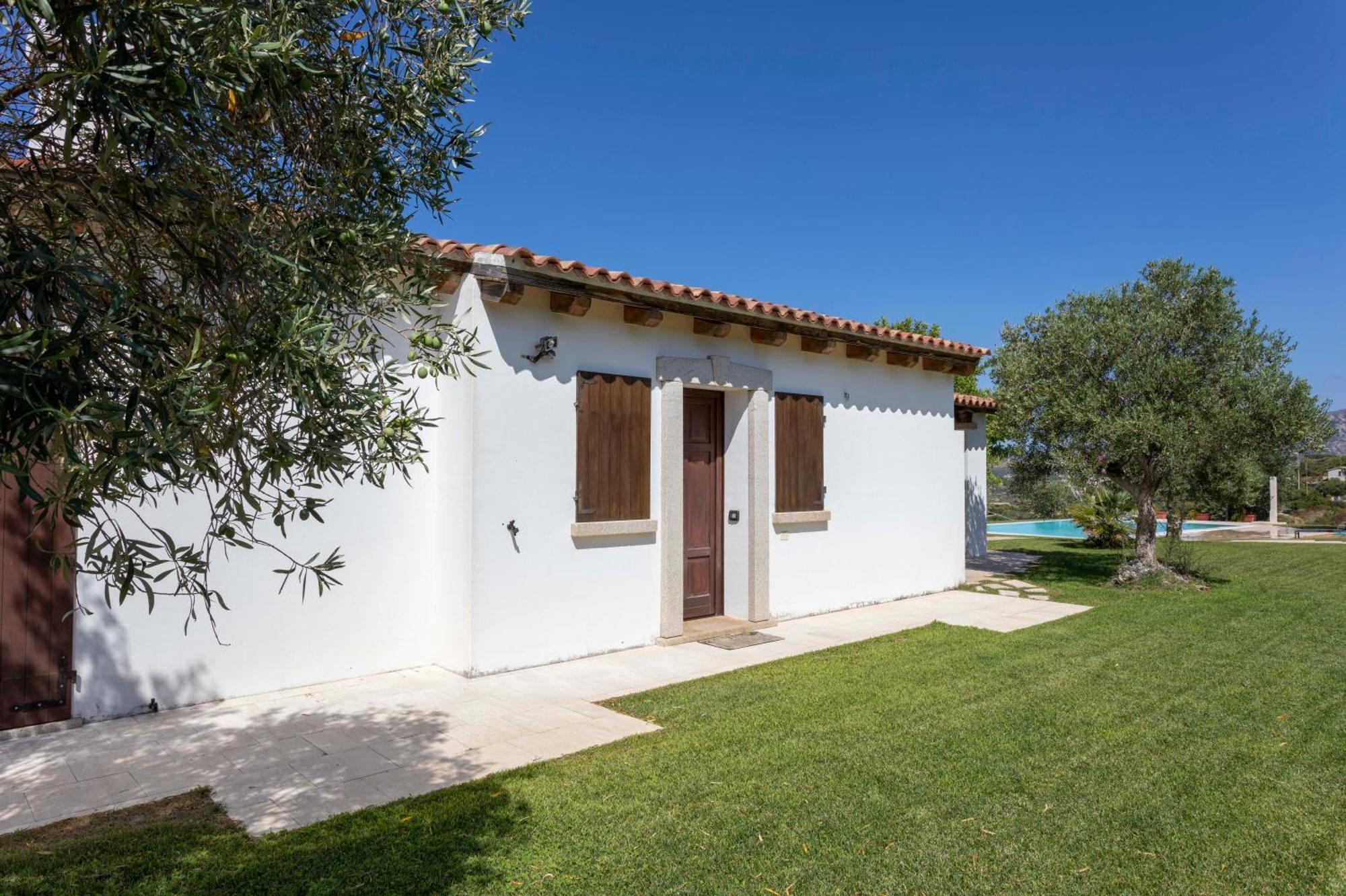 Villa Alba Esclusiva Villa Con Piscina A Sfioro E Vista Mozzafiato Sul Mare Cugnana Bagian luar foto