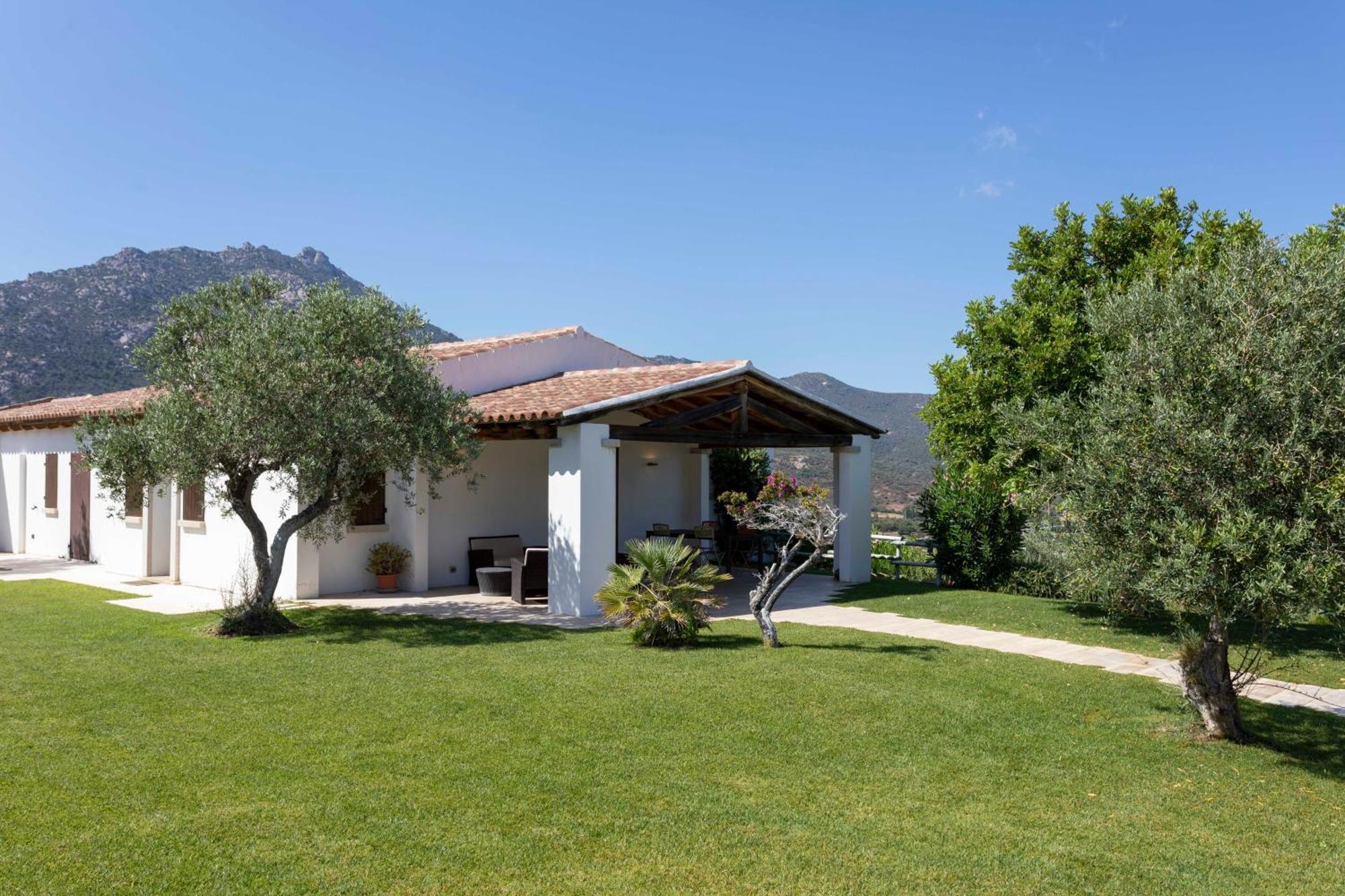 Villa Alba Esclusiva Villa Con Piscina A Sfioro E Vista Mozzafiato Sul Mare Cugnana Bagian luar foto