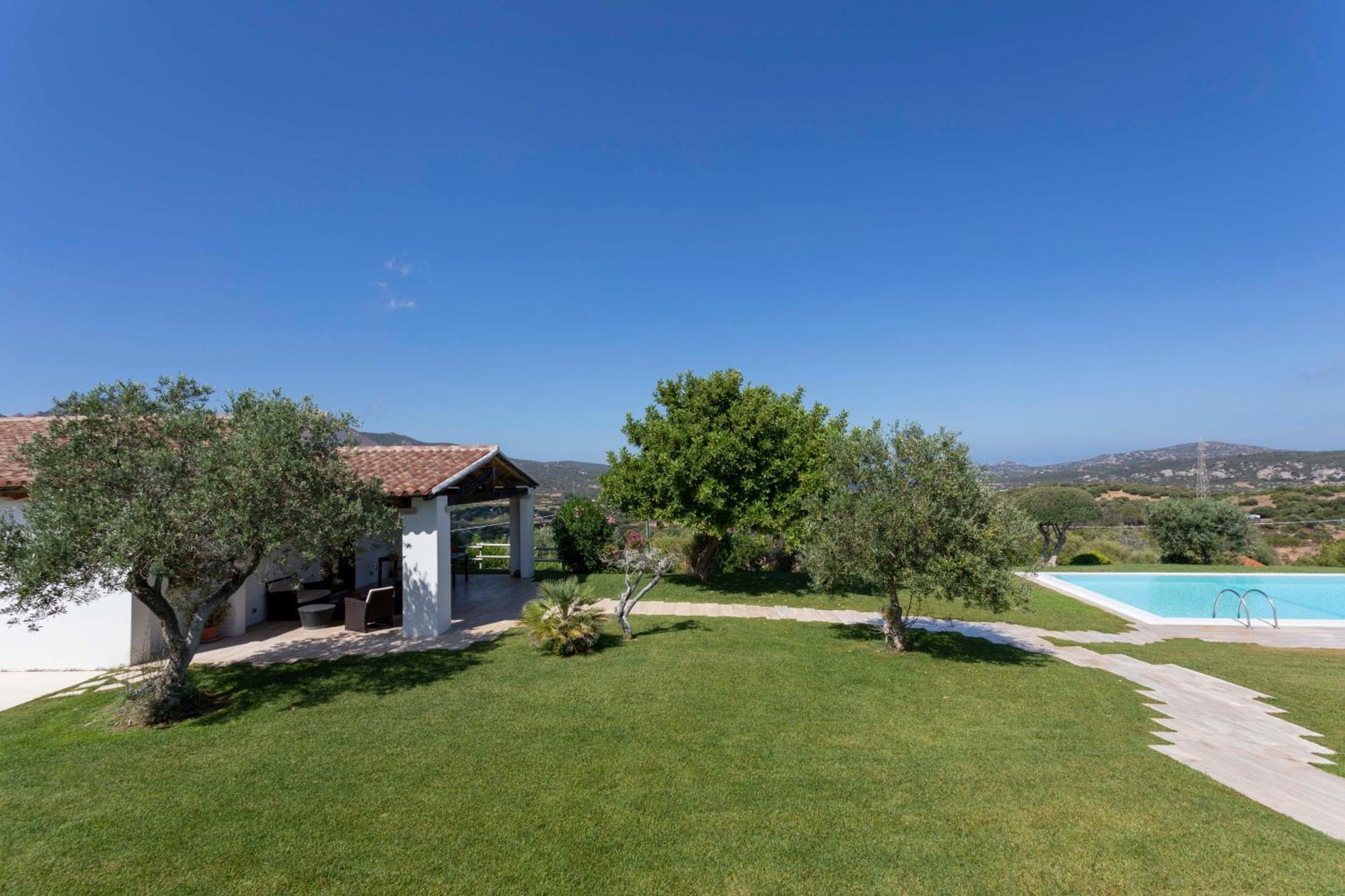 Villa Alba Esclusiva Villa Con Piscina A Sfioro E Vista Mozzafiato Sul Mare Cugnana Bagian luar foto