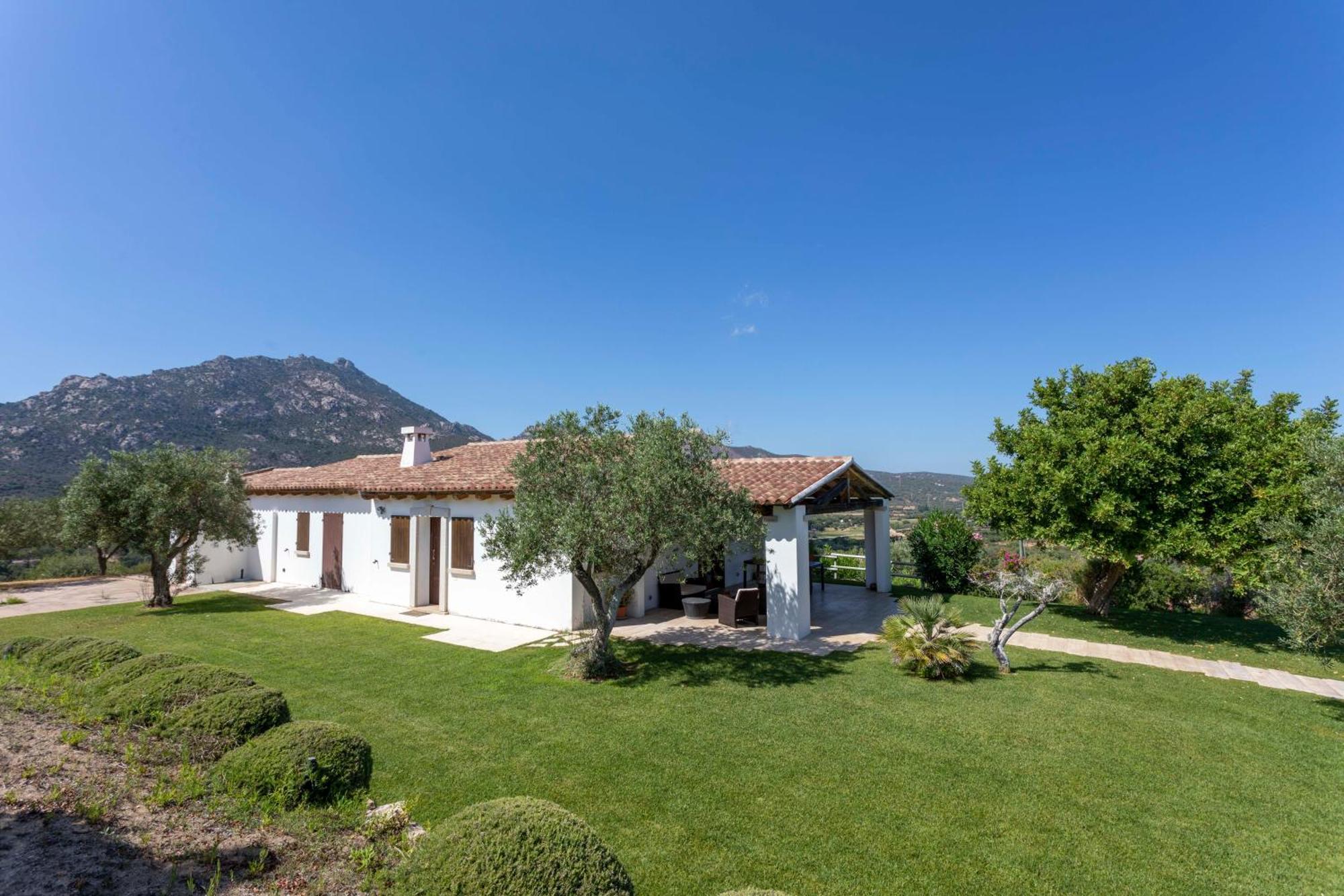 Villa Alba Esclusiva Villa Con Piscina A Sfioro E Vista Mozzafiato Sul Mare Cugnana Bagian luar foto
