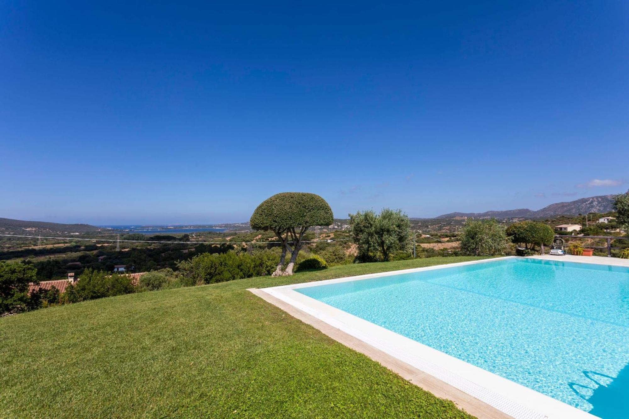 Villa Alba Esclusiva Villa Con Piscina A Sfioro E Vista Mozzafiato Sul Mare Cugnana Bagian luar foto