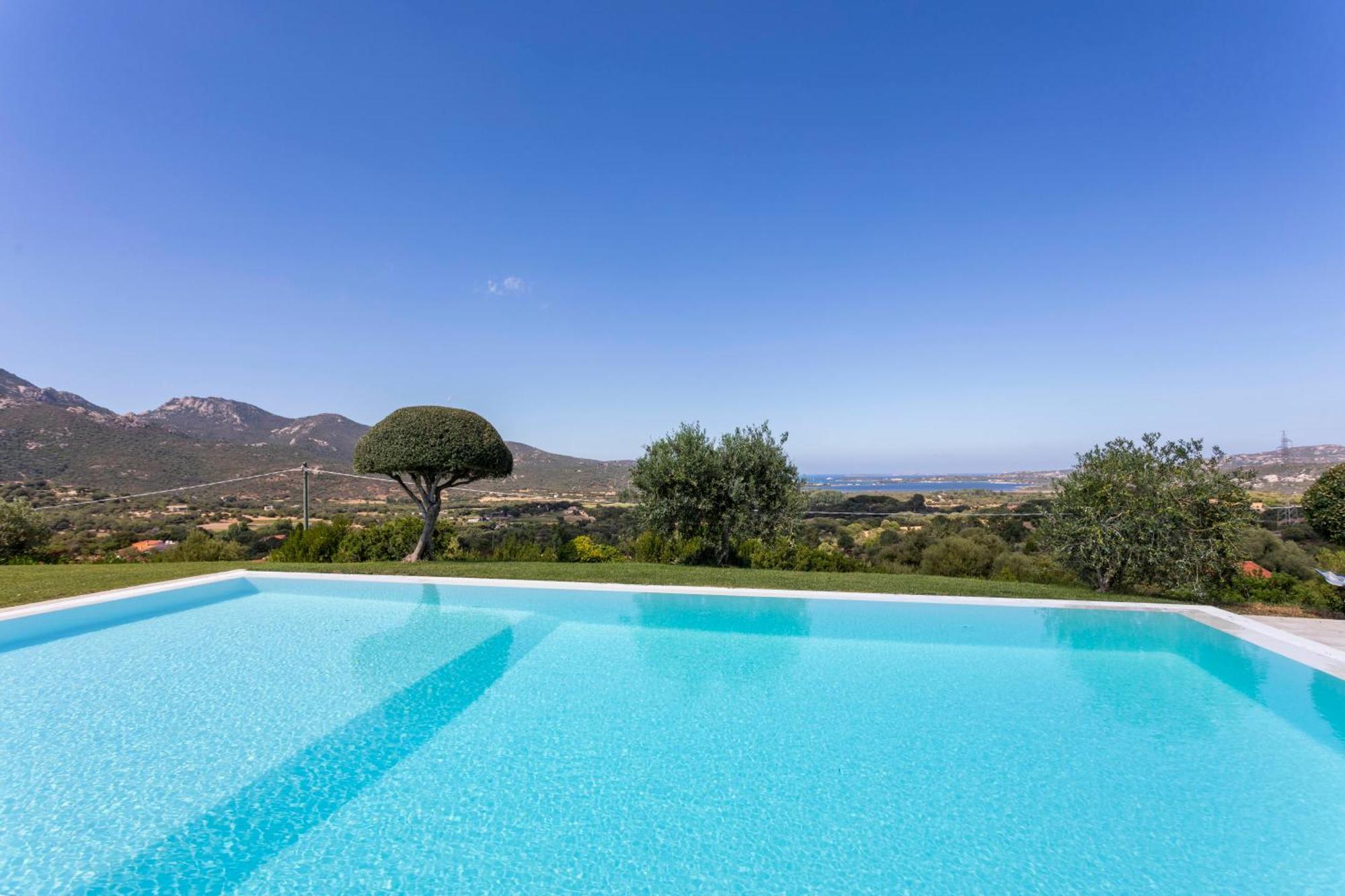 Villa Alba Esclusiva Villa Con Piscina A Sfioro E Vista Mozzafiato Sul Mare Cugnana Bagian luar foto