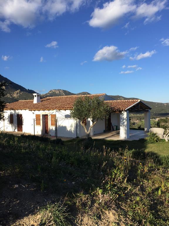 Villa Alba Esclusiva Villa Con Piscina A Sfioro E Vista Mozzafiato Sul Mare Cugnana Bagian luar foto