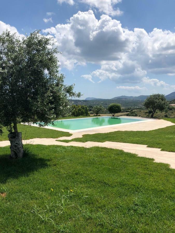 Villa Alba Esclusiva Villa Con Piscina A Sfioro E Vista Mozzafiato Sul Mare Cugnana Bagian luar foto