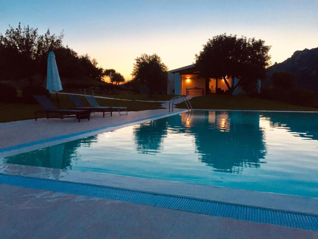 Villa Alba Esclusiva Villa Con Piscina A Sfioro E Vista Mozzafiato Sul Mare Cugnana Bagian luar foto